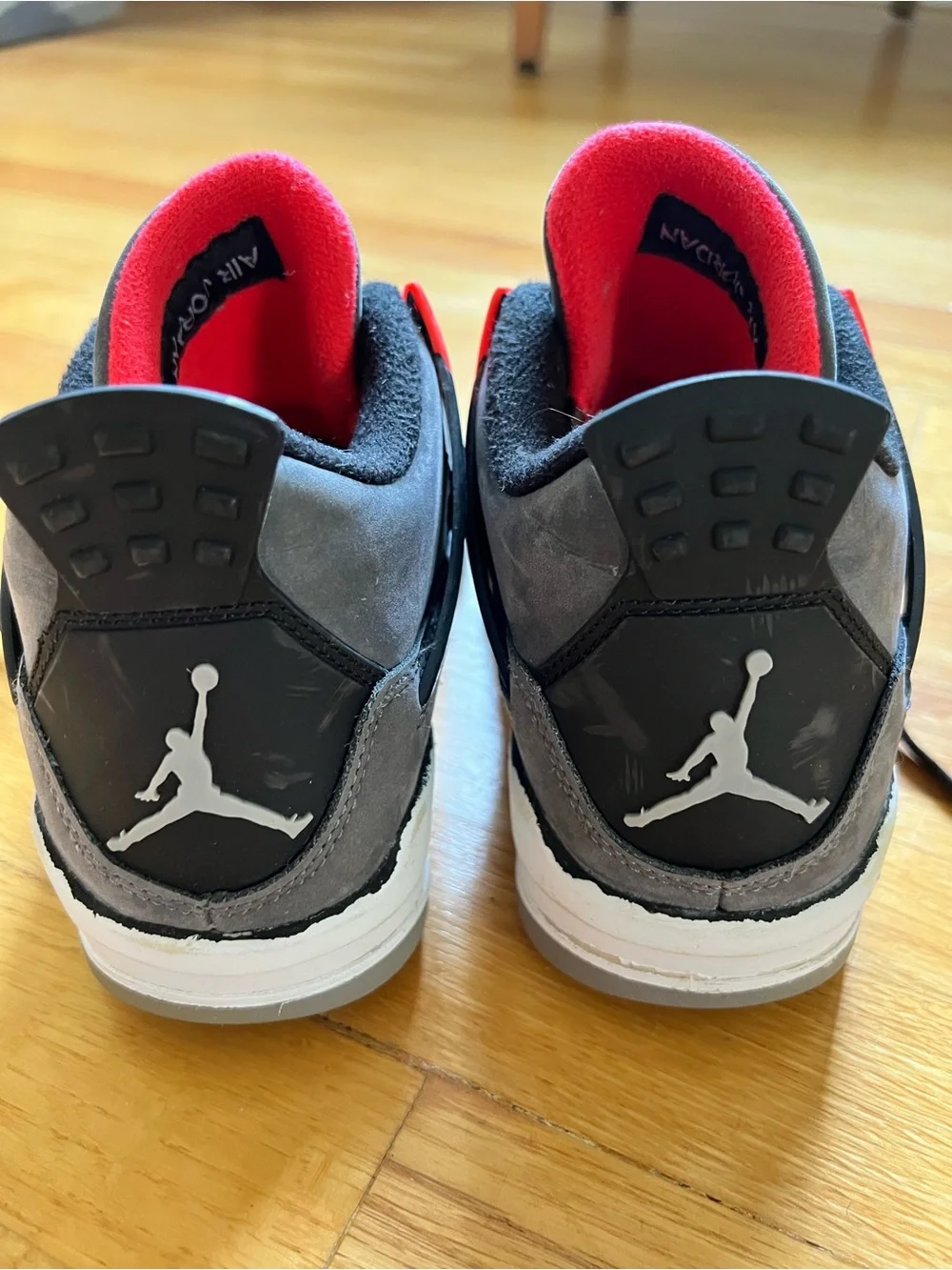 Jordan Kids Basketball Sneakers in Gray with Tomato Accents size 3.5Y